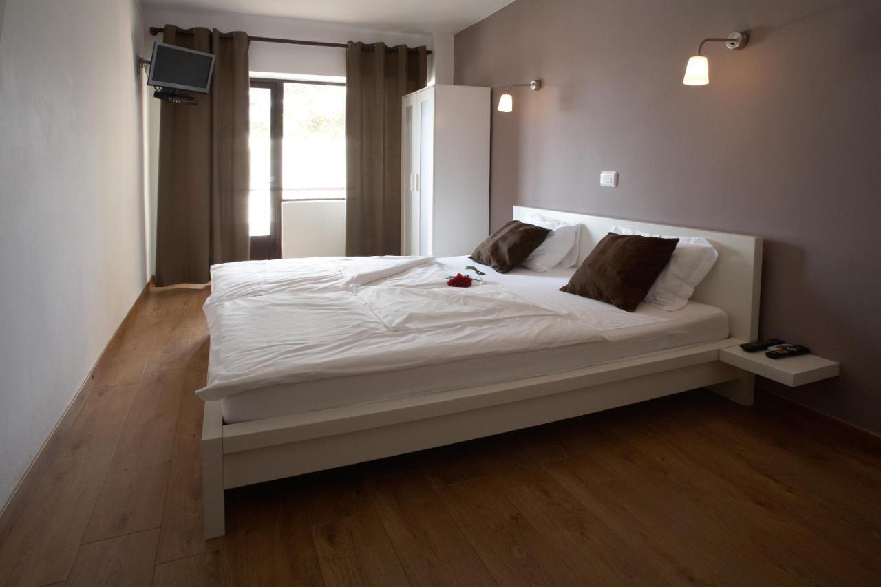 Seven Hostal Кала Миллор Номер фото