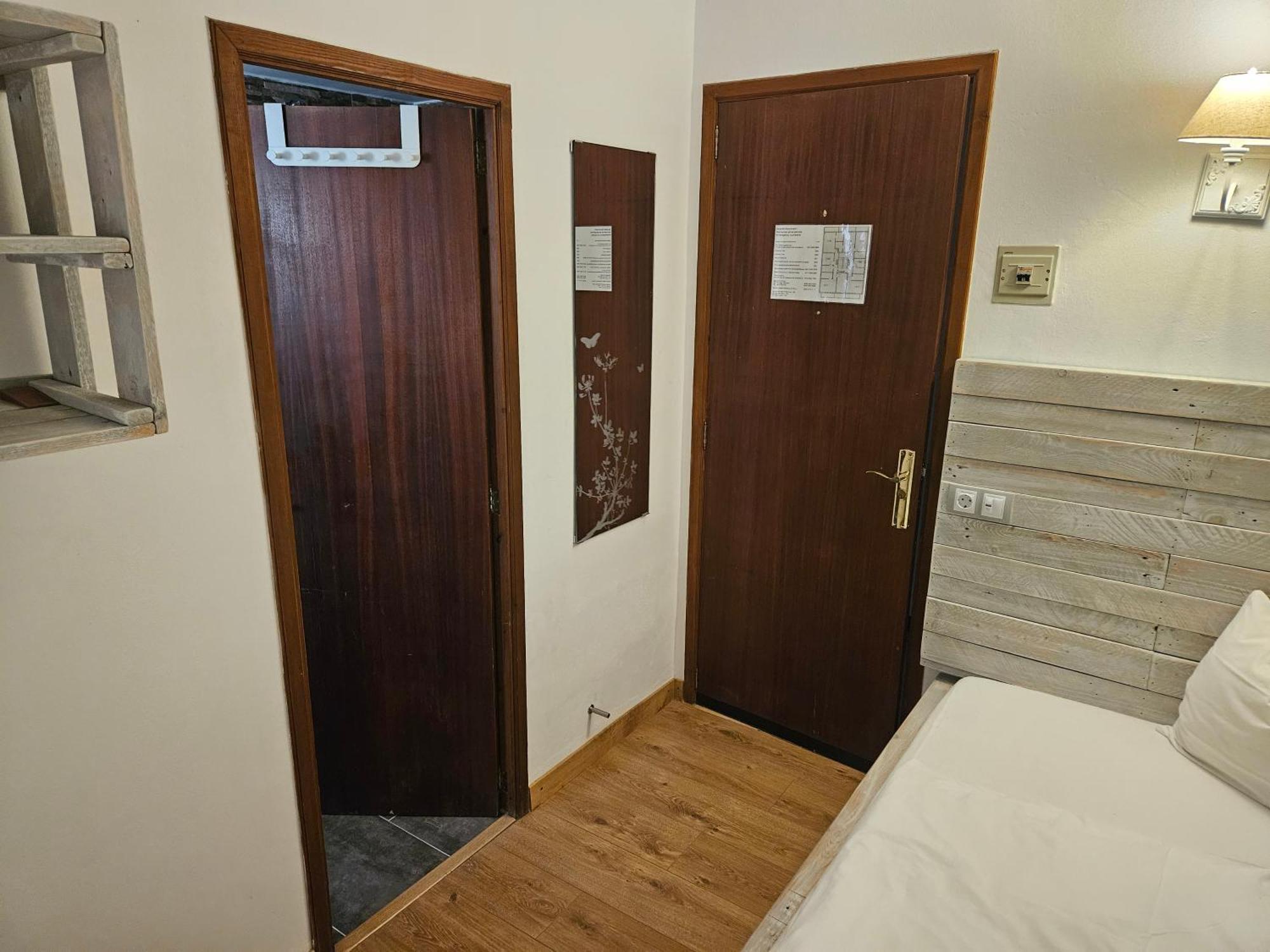 Seven Hostal Кала Миллор Экстерьер фото