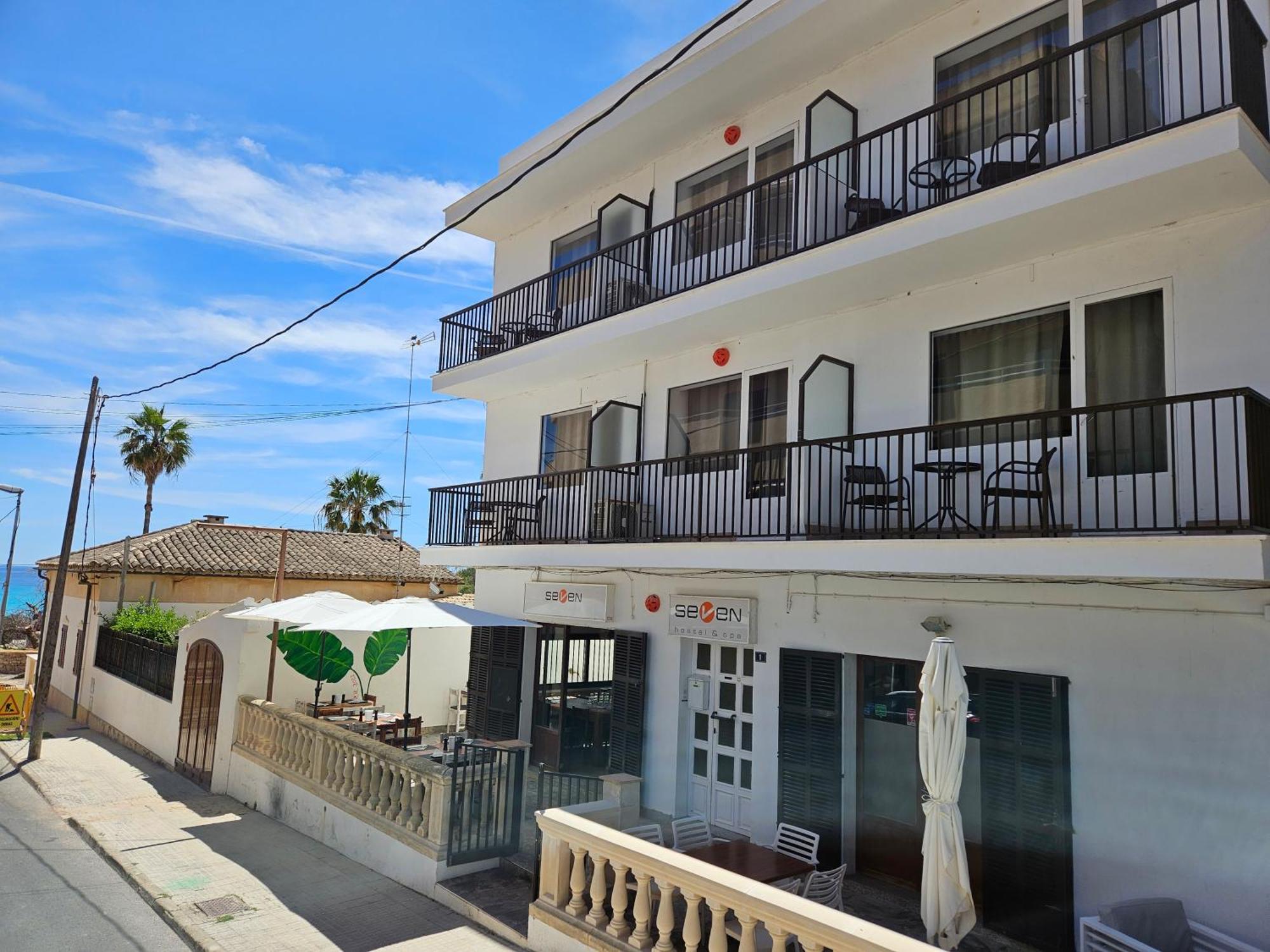 Seven Hostal Кала Миллор Экстерьер фото