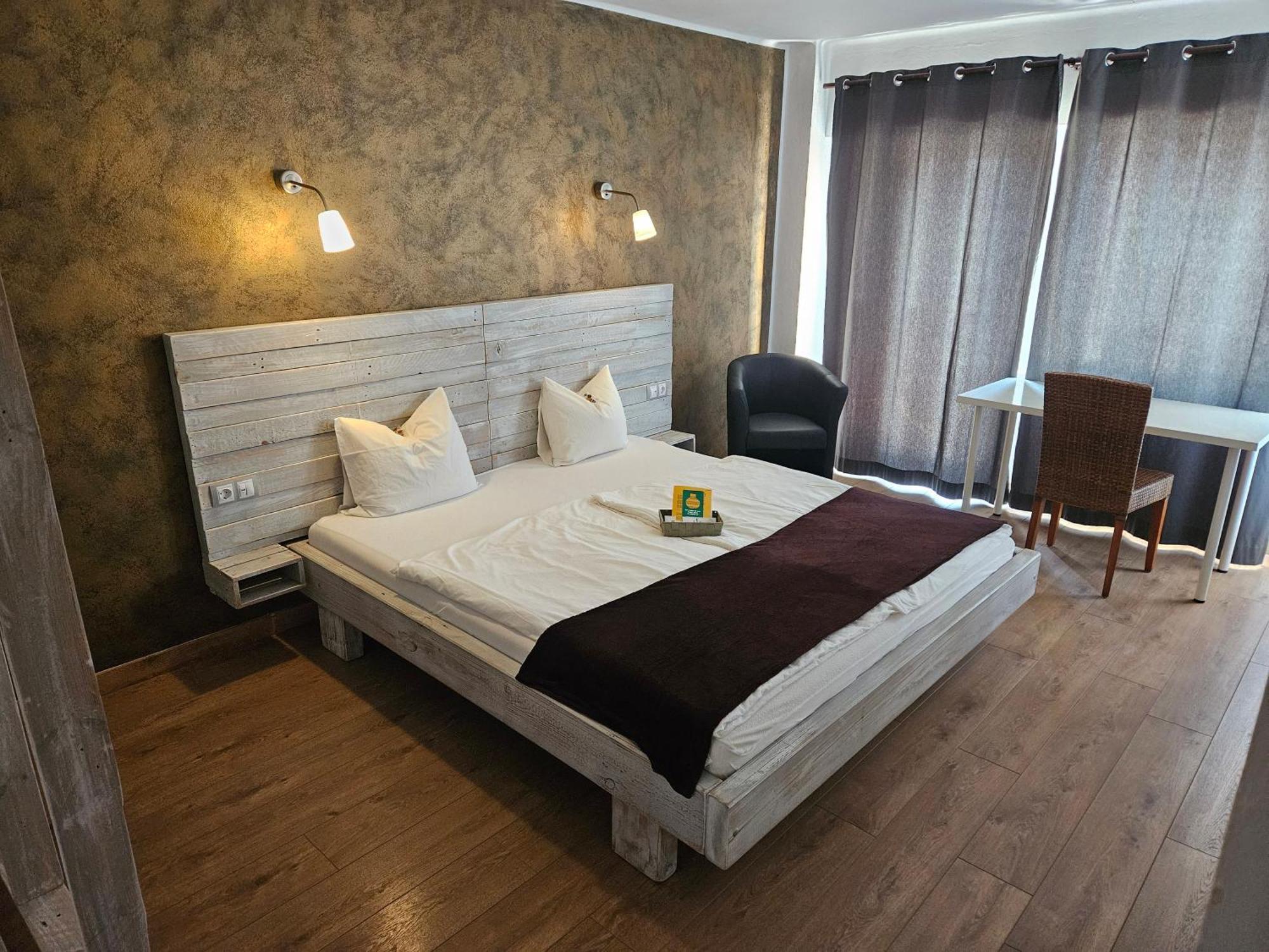 Seven Hostal Кала Миллор Экстерьер фото