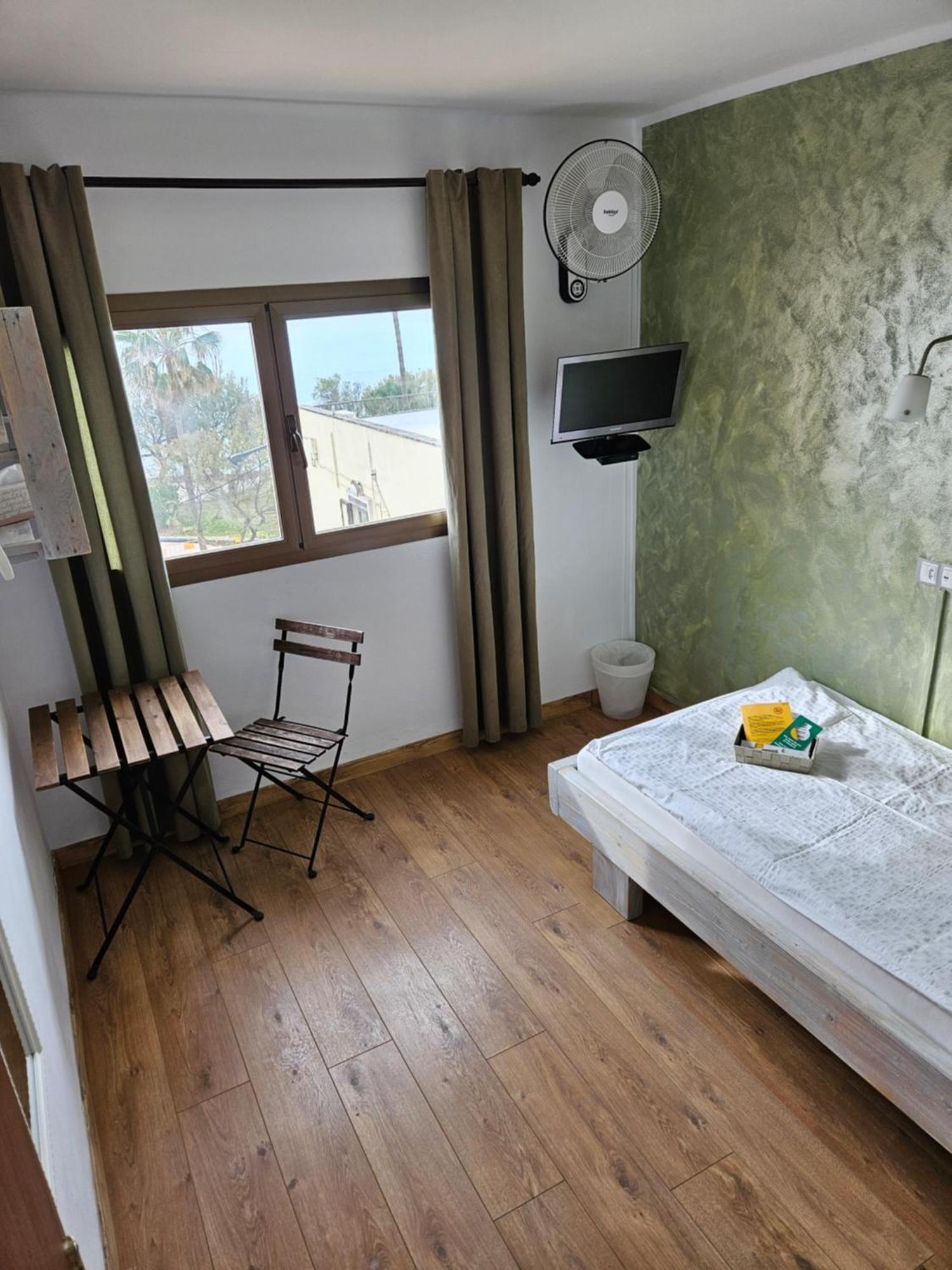 Seven Hostal Кала Миллор Экстерьер фото